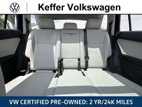 Used 2021 Volkswagen Tiguan SEL AWD/4WD image 26