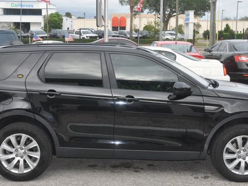 Used 2017 Land Rover Discovery Sport SE AWD/4WD image 2