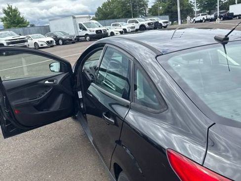 Used 2015 Ford Focus SE FWD image 17