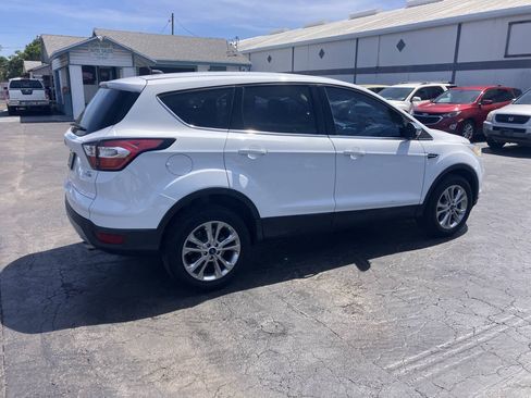 Used 2017 Ford Escape SE AWD/4WD image 15
