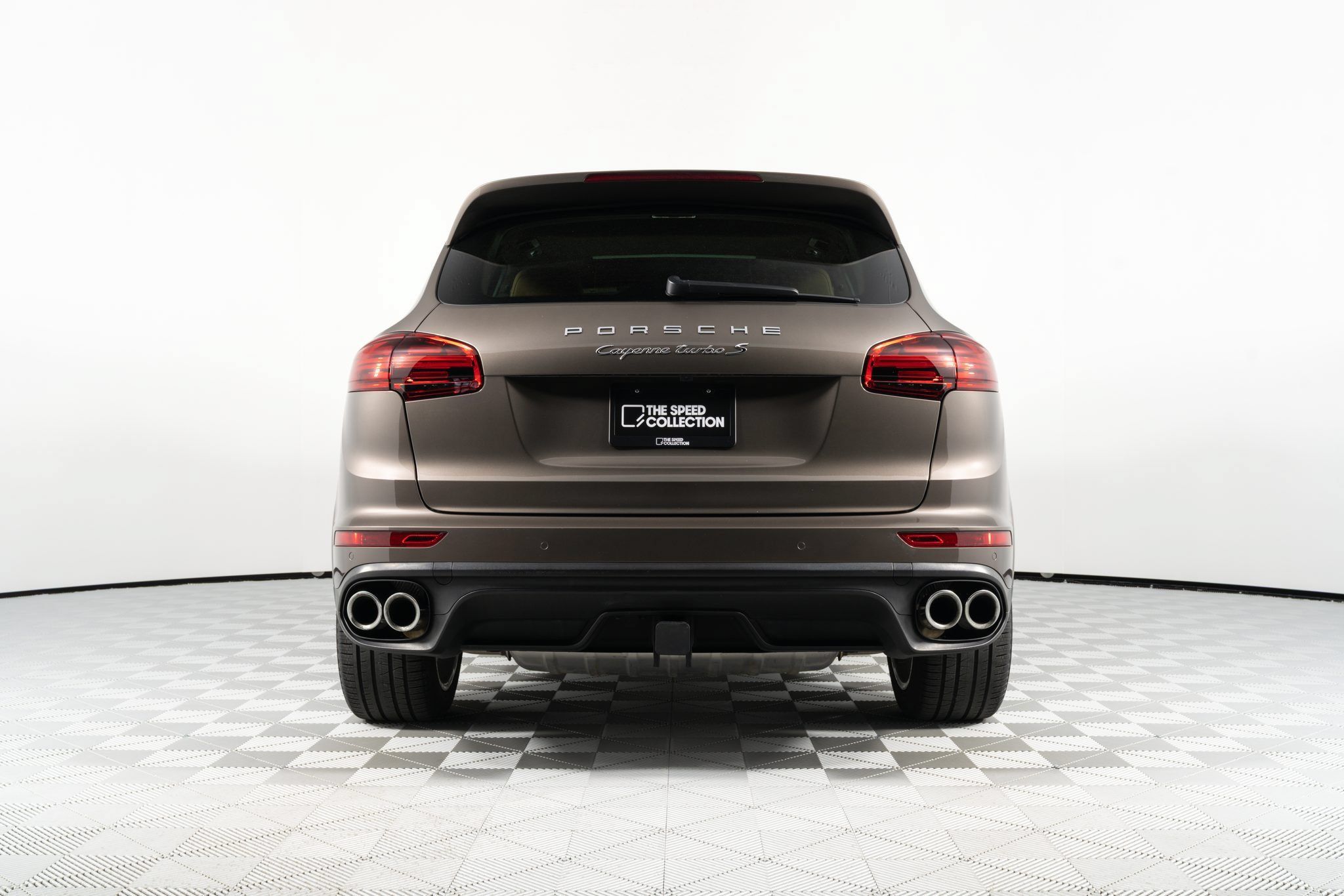 Used 2016 Porsche Cayenne Turbo S AWD/4WD image 23