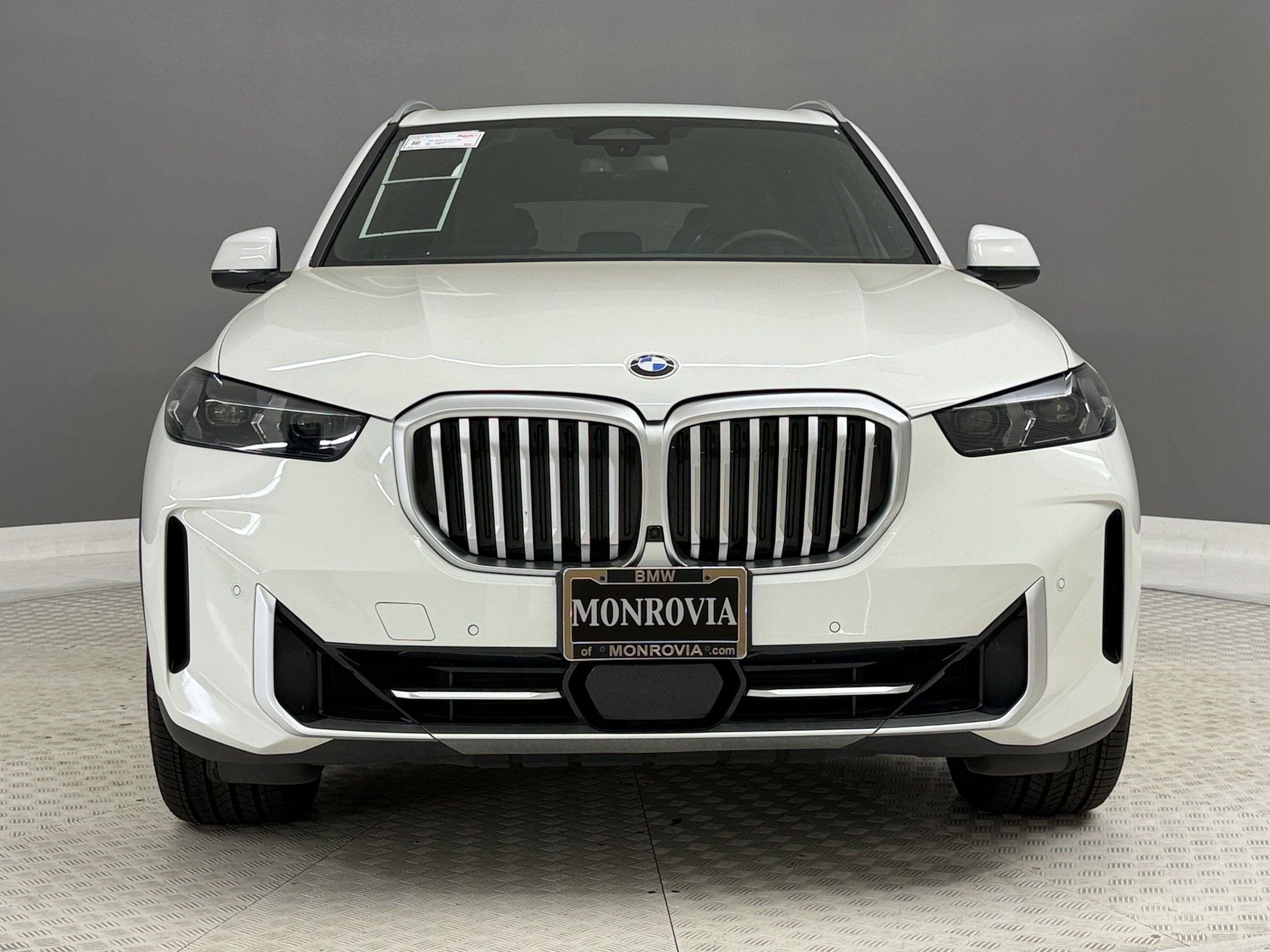 Certified 2024 BMW X5 xDrive40i w/ Parking Assistance Package AWD/4WD image 6