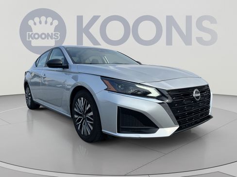 Used 2024 Nissan Altima 2.5 SV FWD image 10