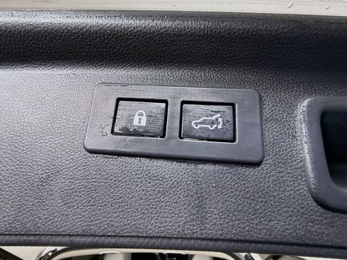 Used 2023 Subaru Forester Premium image 41