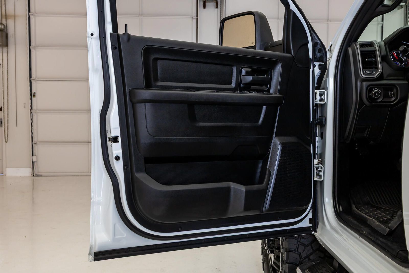 Used 2024 RAM 3500 Tradesman w/ Chrome Appearance Group AWD/4WD image 38