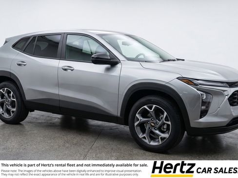 Used 2025 Chevrolet Trax LT FWD image 1