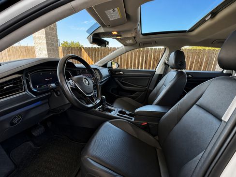 Used 2019 Volkswagen Jetta SEL FWD image 2