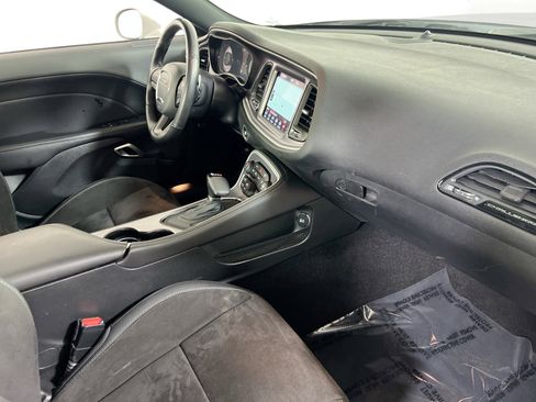 Used 2019 Dodge Challenger R/T w/ T/A Package image 30