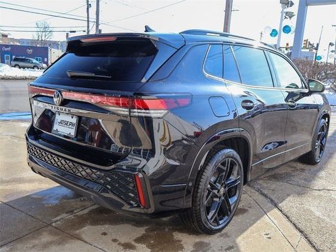 New 2026 Volkswagen Tiguan SE R-Line image 5