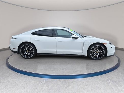 Used 2023 Porsche Taycan image 5