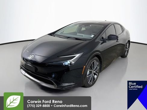 Used 2025 Toyota Prius XLE AWD/4WD image 3
