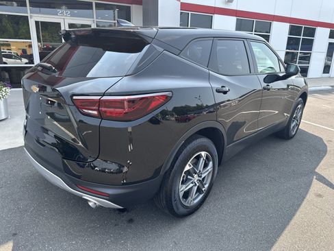 Used 2025 Chevrolet Blazer LT FWD image 8