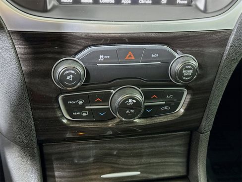 Used 2016 Chrysler 300 Limited image 7