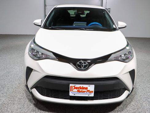 Used 2021 Toyota C-HR XLE image 4