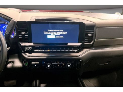Used 2024 Chevrolet Silverado 2500 ZR2 w/ Technology Package AWD/4WD image 8