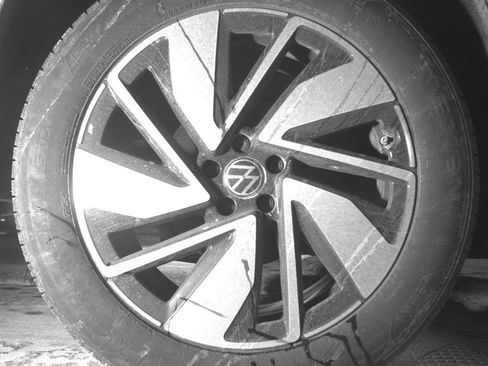 Used 2025 Volkswagen Atlas SE image 15