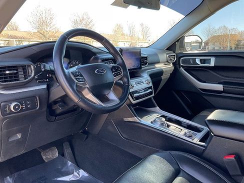 Used 2020 Ford Explorer XLT w/ Equipment Group 202A image 12