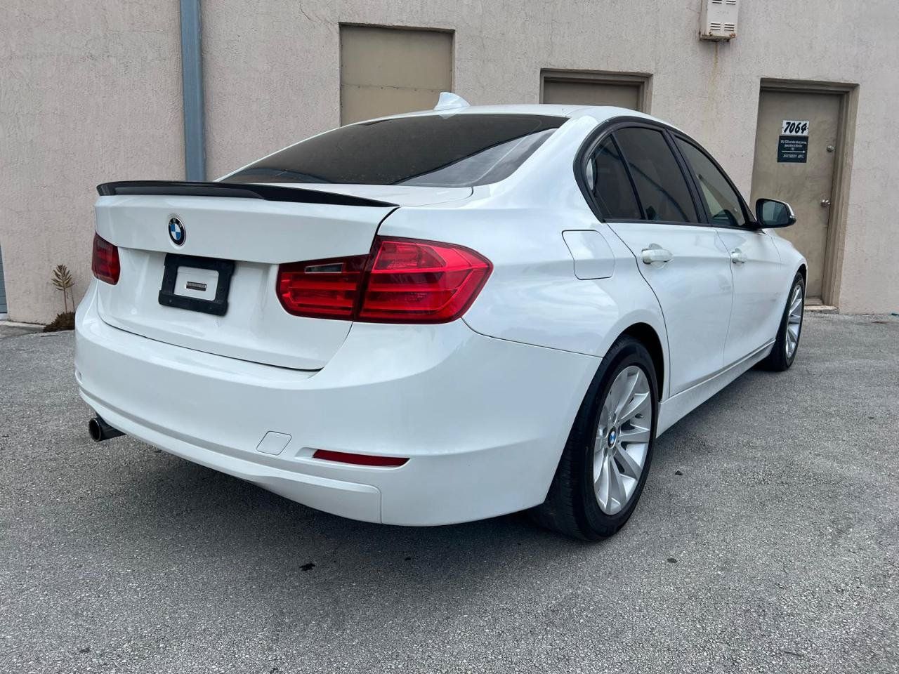Used 2014 BMW 320i Sedan RWD image 7