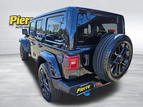 Used 2024 Jeep Wrangler Unlimited Sahara AWD/4WD image 3