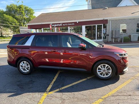Used 2022 Kia Carnival LX FWD image 12