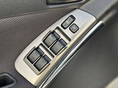 Used 2004 Pontiac Vibe Base image 19