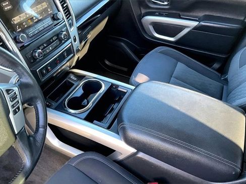 Used 2021 Nissan Titan SV w/ SV Convenience Package image 17