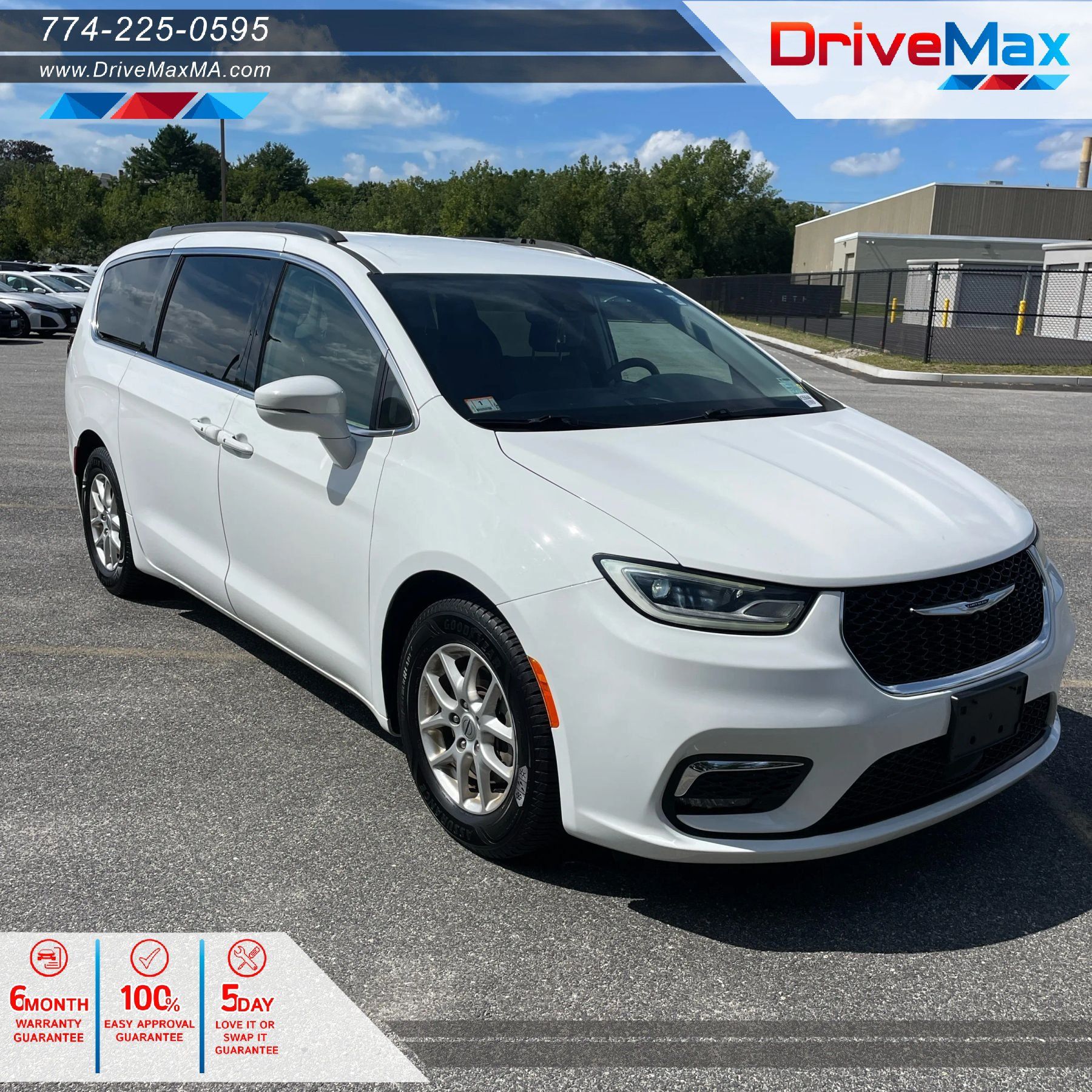 Used 2022 Chrysler Pacifica Touring-L FWD image 1