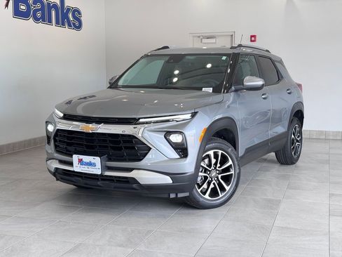 Certified 2025 Chevrolet TrailBlazer LT w/ Driver Confidence Package AWD/4WD image 2