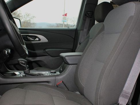 Used 2023 Chevrolet Traverse LT image 18