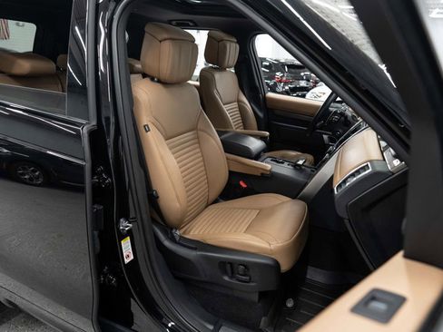 Used 2023 Land Rover Discovery S R-Dynamic image 10