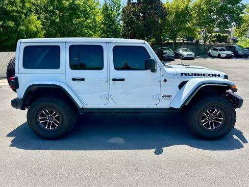 Used 2024 Jeep Wrangler Unlimited Rubicon AWD/4WD image 4