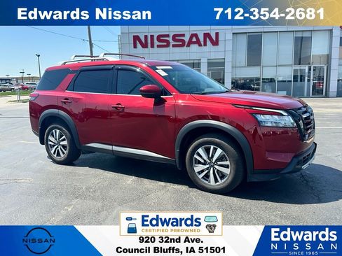 Used 2023 Nissan Pathfinder SL w/ Black Appearance Package AWD/4WD image 1