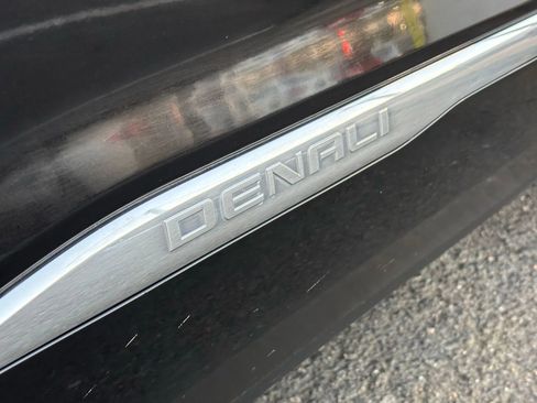 Used 2018 GMC Acadia Denali image 11