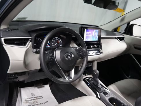 Certified 2025 Toyota Corolla Cross LE FWD image 11