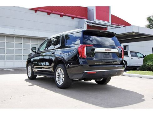 Used 2024 GMC Yukon SLT AWD/4WD image 3