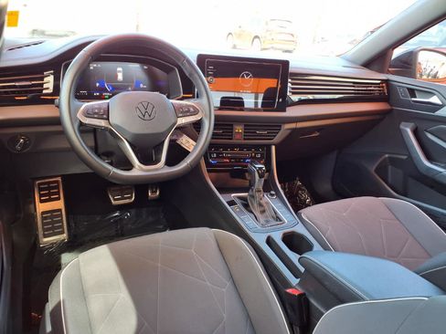 Used 2025 Volkswagen Jetta Sport FWD image 9