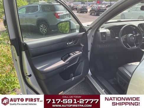 Used 2022 Nissan Pathfinder SL AWD/4WD image 5