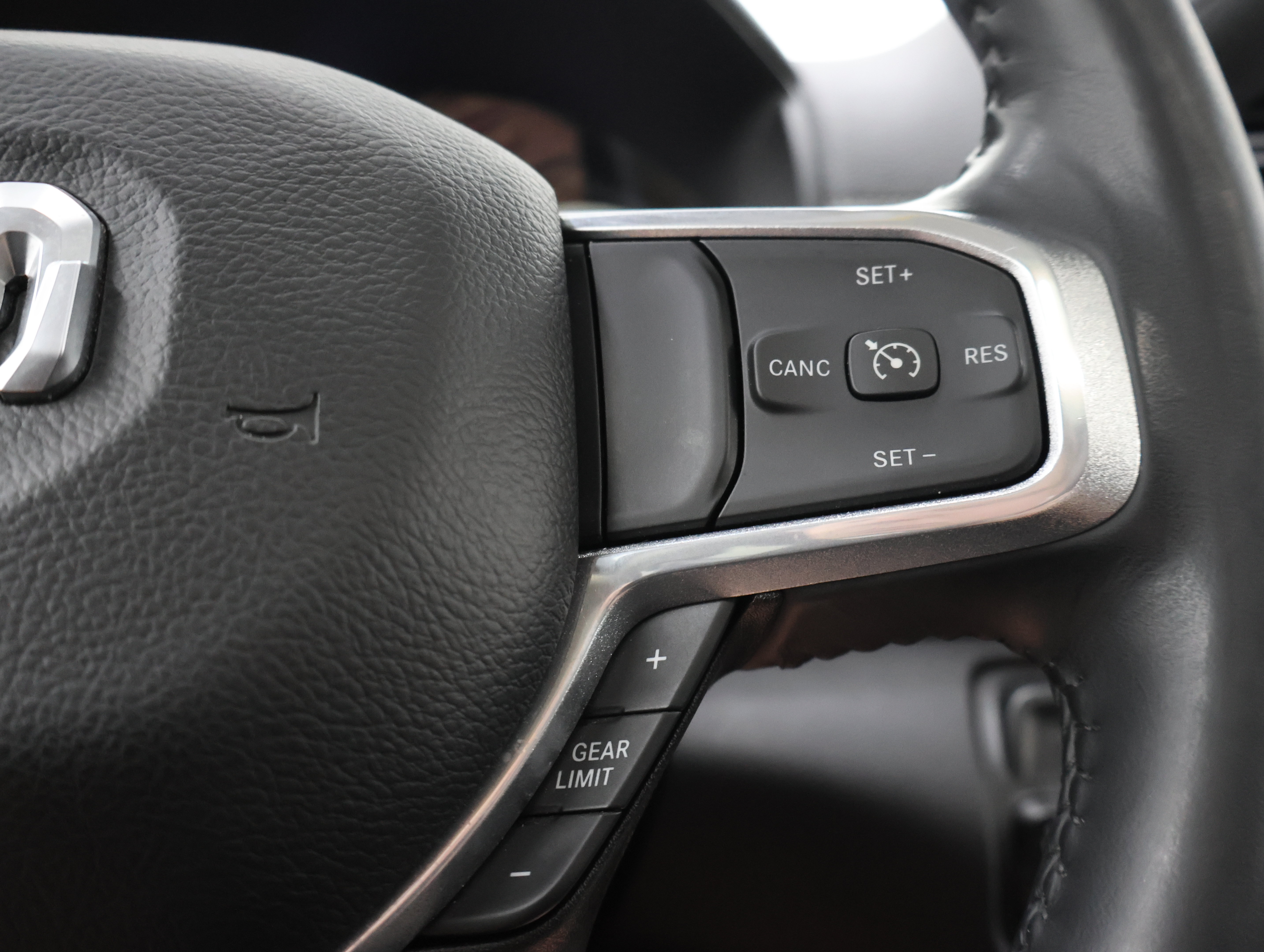 Used 2023 RAM 2500 Laramie AWD/4WD image 15