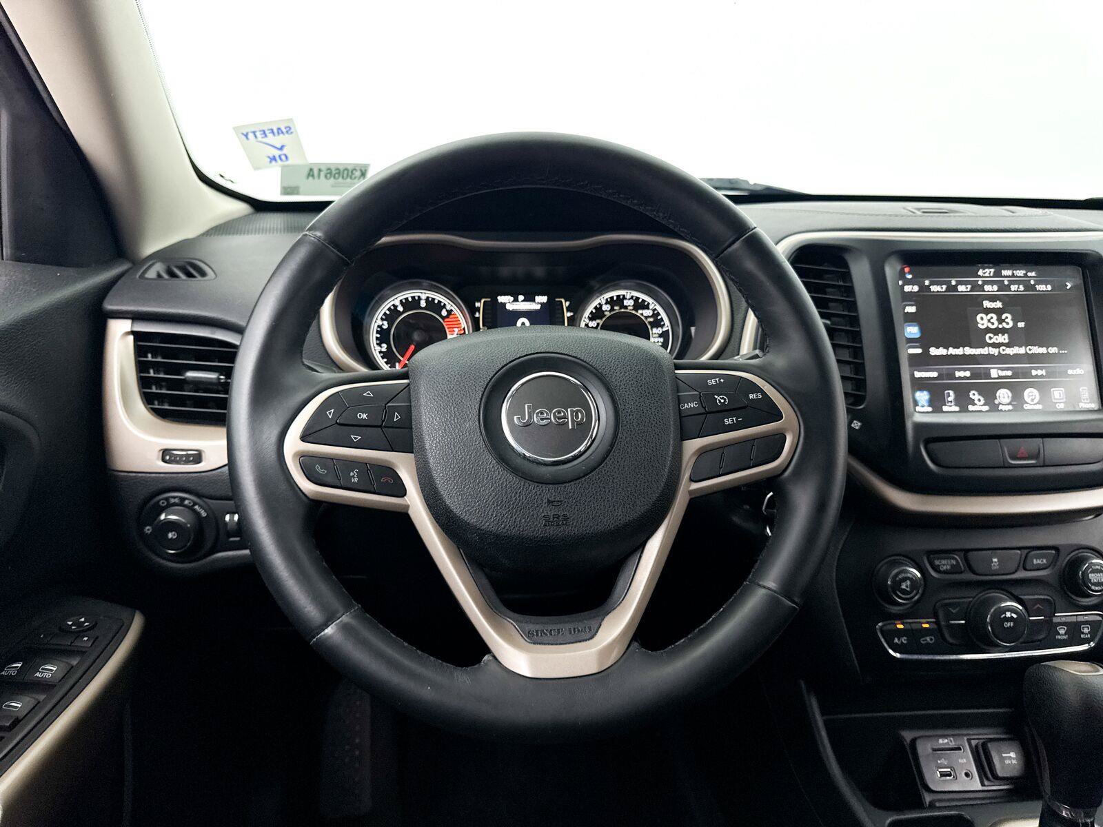 Used 2017 Jeep Cherokee Latitude w/ Comfort & Sound Group FWD image 24