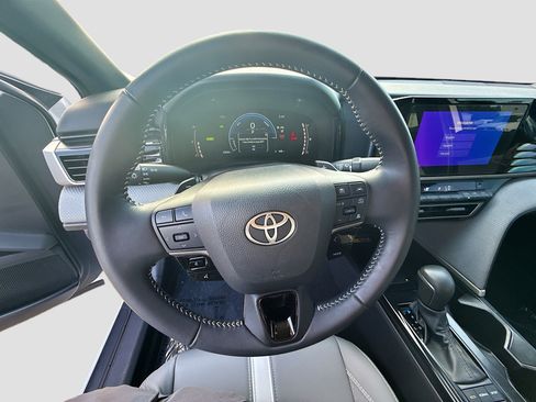 Used 2025 Toyota Camry SE FWD image 38