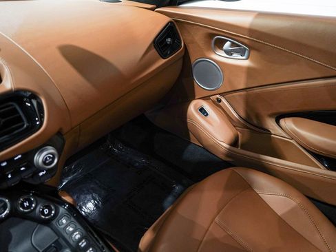Used 2020 Aston Martin V8 Vantage Coupe image 14