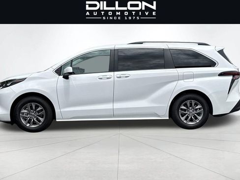 Used 2026 Toyota Sienna LE AWD/4WD image 7