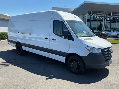 Used 2025 Mercedes-Benz Sprinter 4500 image 6