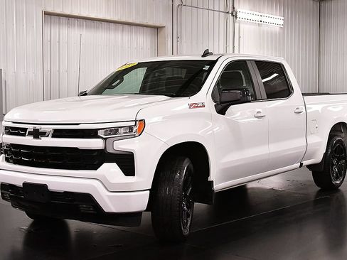 Used 2023 Chevrolet Silverado 1500 RST w/ Z71 Off-Road Package AWD/4WD image 3