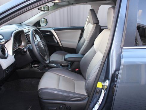 Used 2014 Toyota RAV4 Limited image 32