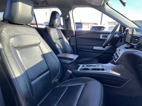 Used 2022 Ford Explorer XLT w/ Equipment Group 202A image 26