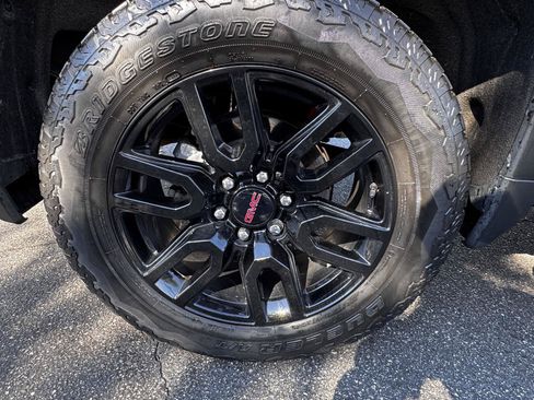 Used 2022 GMC Sierra 1500 Elevation w/ Elevation Premium Package AWD/4WD image 9