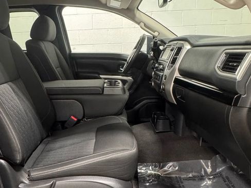 Used 2017 Nissan Titan SV image 14