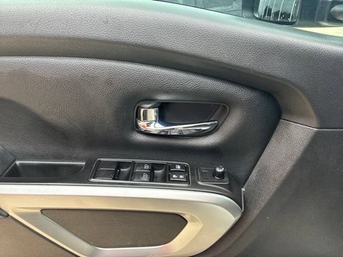 Used 2017 Nissan Titan SV AWD/4WD image 20