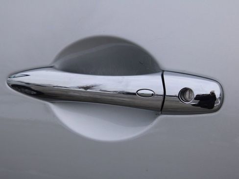 Used 2021 Nissan Armada SV image 12